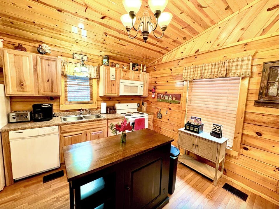 Fully equipped kitchen & coffee