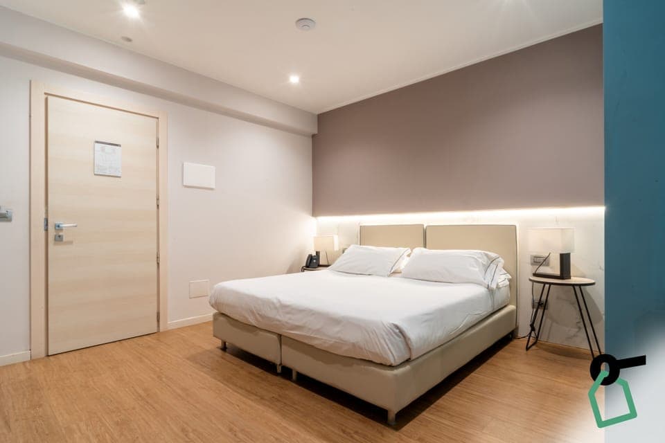 Standard Double or Twin Room | In-room safe, free cribs/infant beds, free WiFi, bed sheets