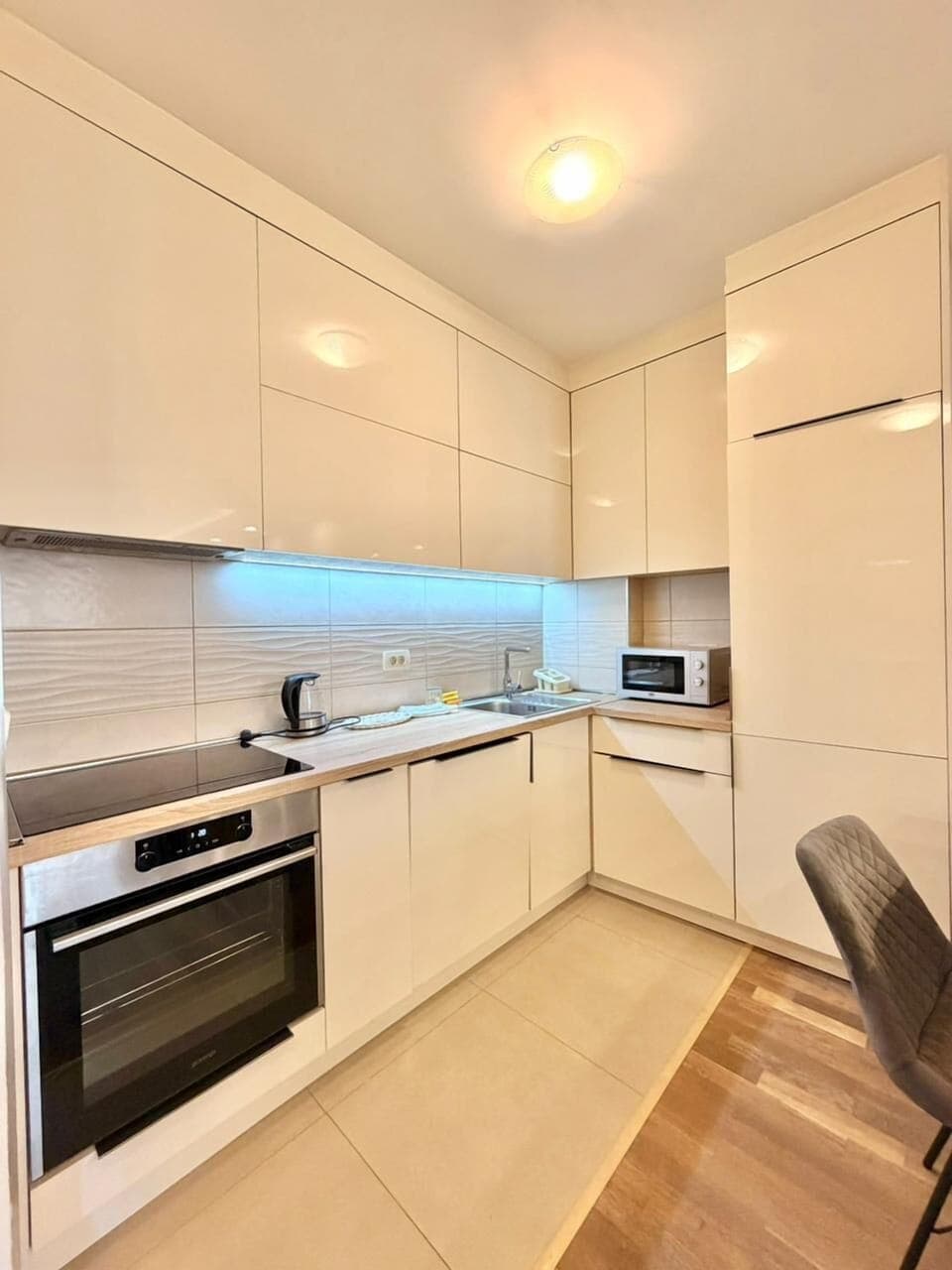 Luxury Apartment, Balcony, City View | Private kitchen