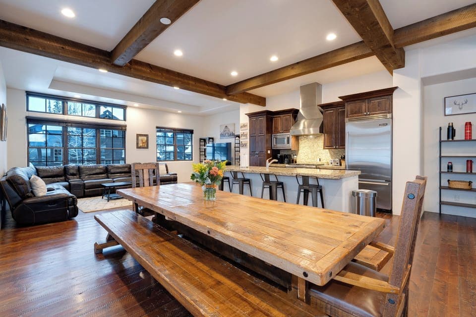Bright, inviting mountain lounge