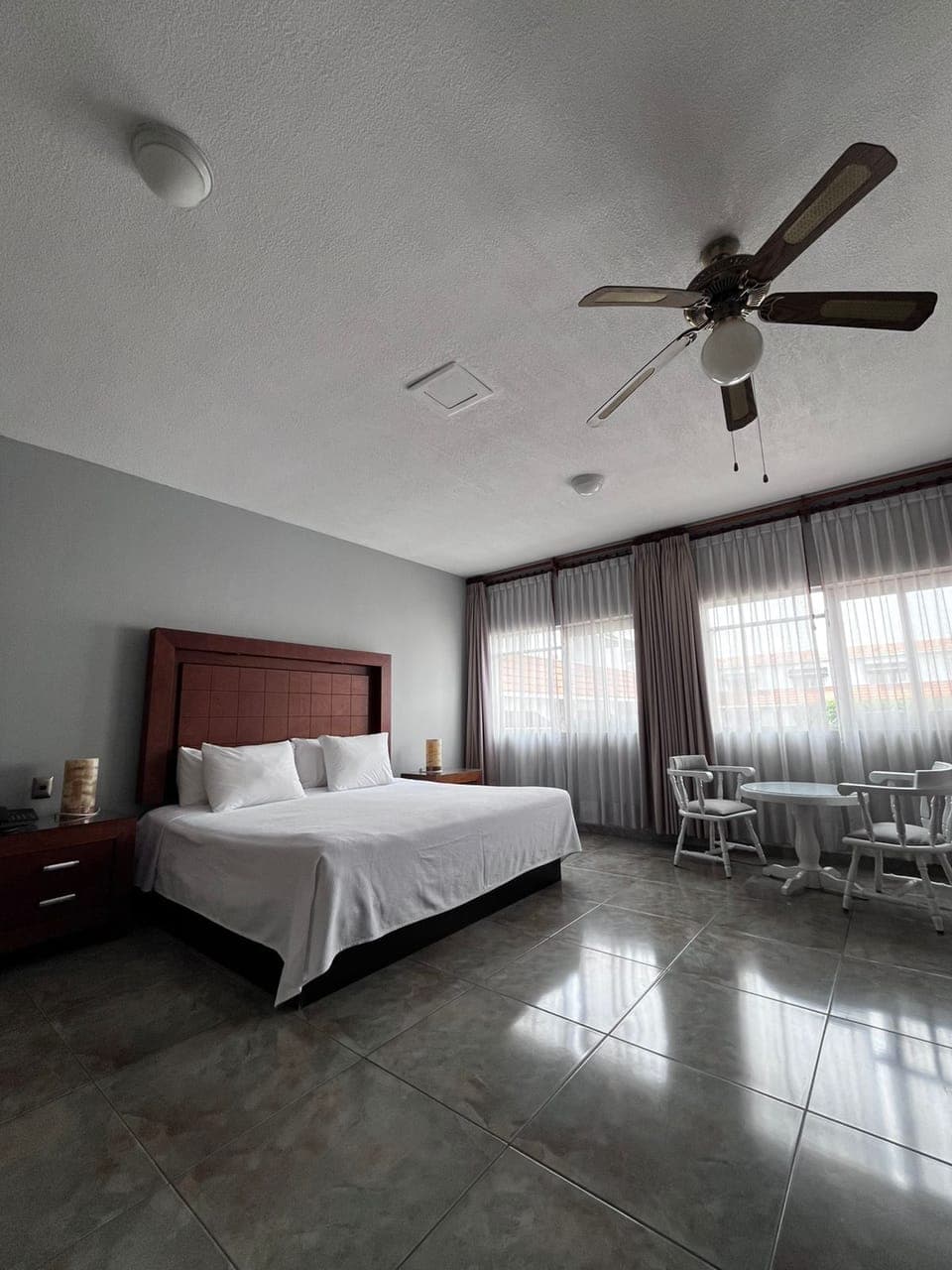 Comfort Suite, Garden View | In-room safe, desk