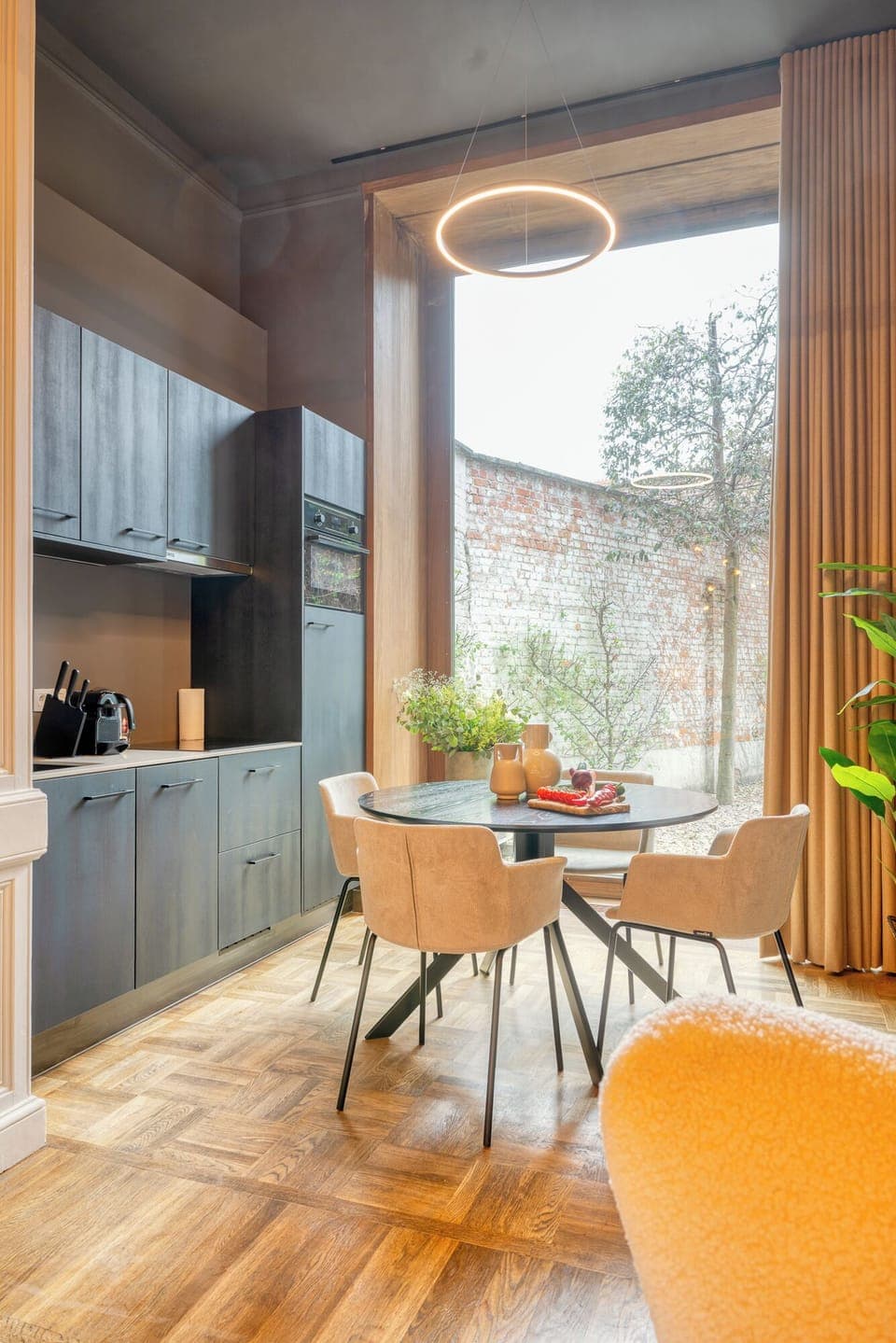 Deluxe Studio Suite | Living area | 40-inch flat-screen TV with digital channels