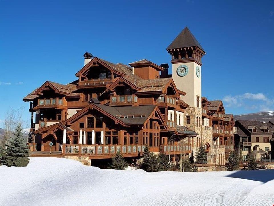 Arrowhead Village offers a collection of incomparable vacation rentals including condos and private single family homes.