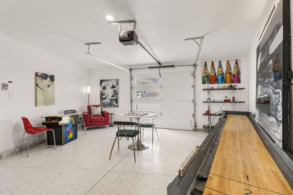 Game room w/ arcade-style fun, seating & open layout for hours of entertainment