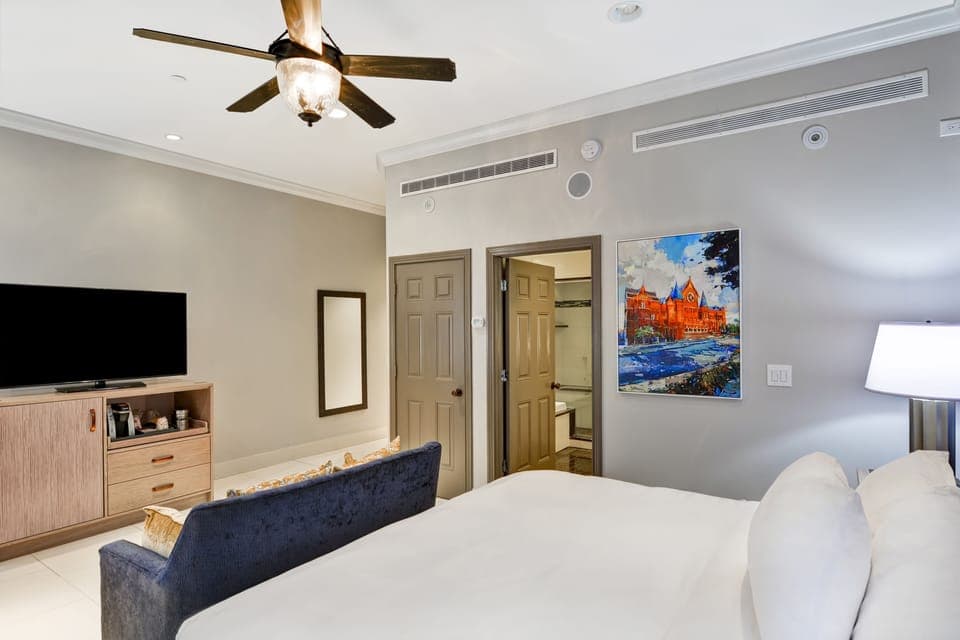 Premium bedding, in-room safe, desk, laptop workspace