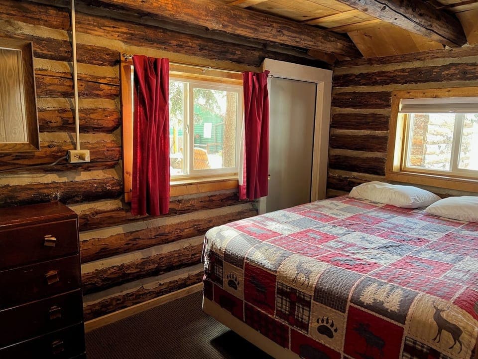 Queen Bedroom