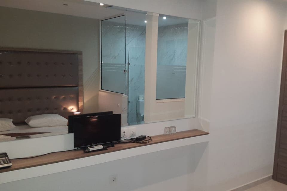 In-room safe, soundproofing, free WiFi, bed sheets