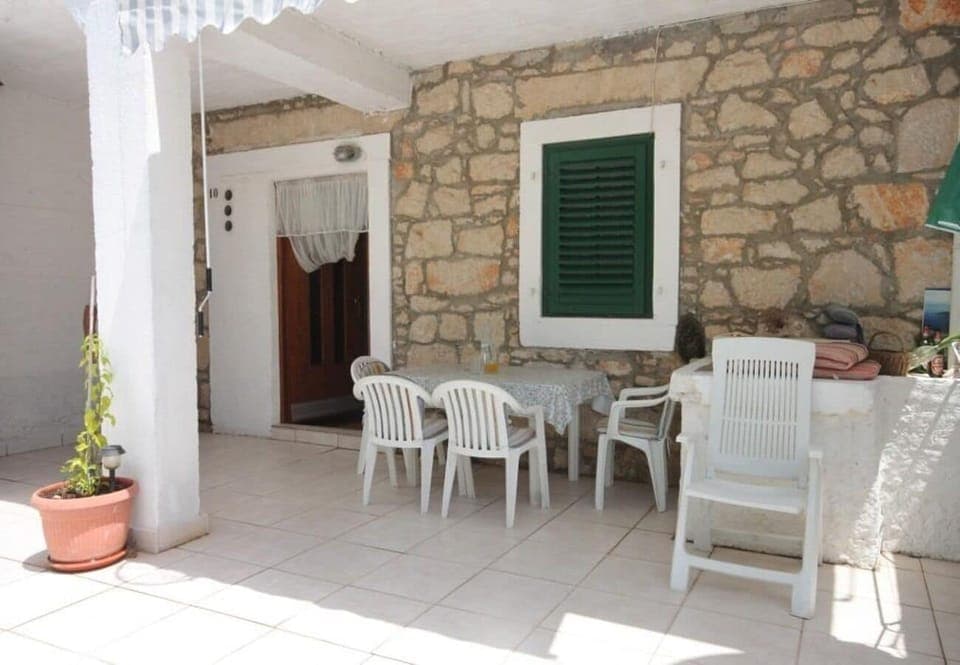 Apartment (A1) | Outdoor dining