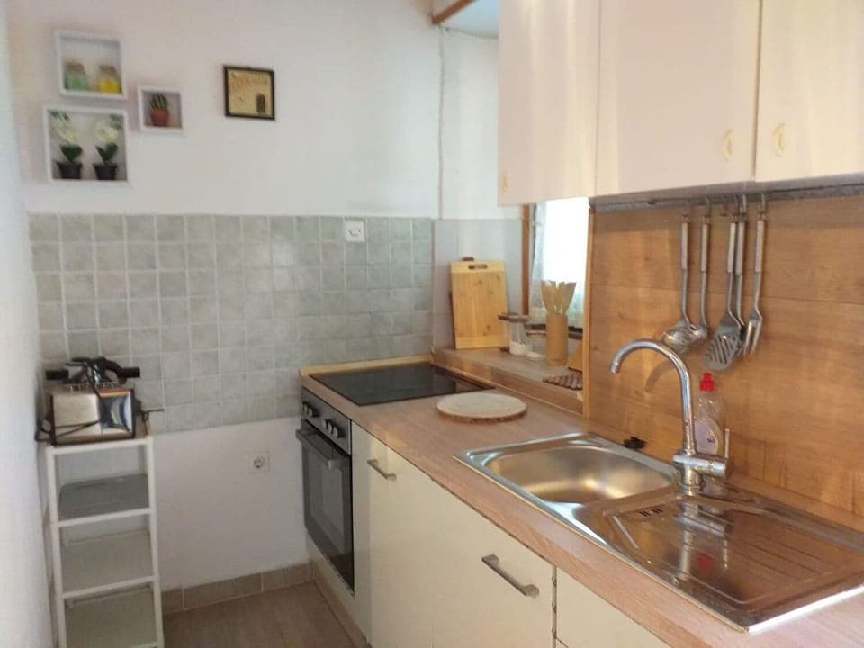 Apartment (A1) | Private kitchen | Fridge, oven, stovetop, espresso maker