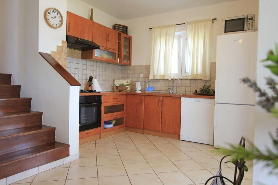 House | Private kitchen | Fridge, microwave, oven, stovetop