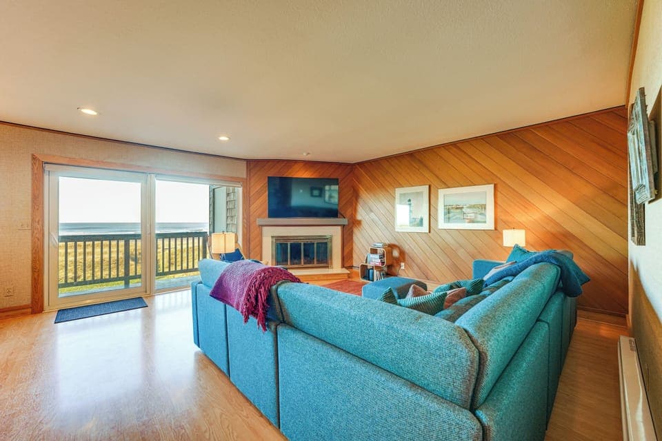 Gearhart Vacation Rental | 2BR | 2BA | 1,082 Sq Ft | Stairs Required to Access