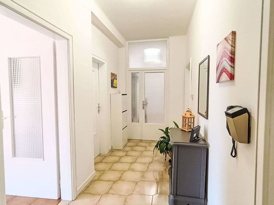 Wood, Furniture, Flooring, Interior Design, Floor, Ceiling, Apartment, Room, Wood Stain, Chair