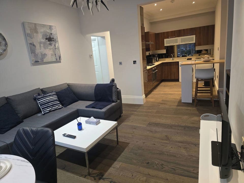 Living room wih dinning area