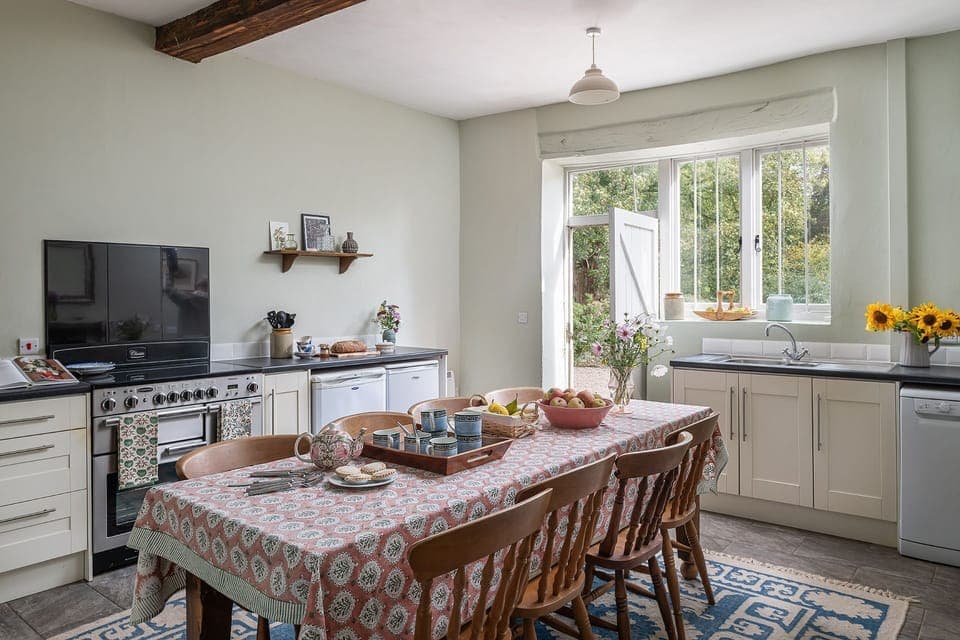 The dining kitchen at Wyvern House, Shropshire