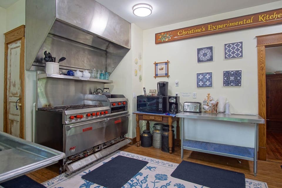 House, Multiple Beds, Patio, Mountain View (5 Br: Glaab House) | Private kitchen