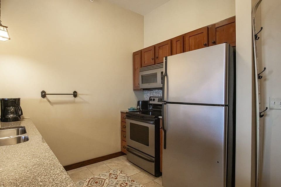 Condo, 1 Queen Bed with Sofa bed, Hot Tub, Mountain View (1 Br Studio: Soaring Eagle 414) | Private kitchen
