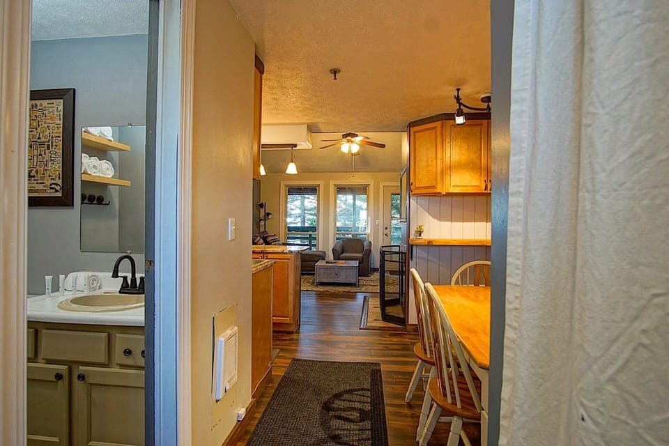 Condo, Multiple Beds, Balcony, Mountain View (1 Br Studio Loft: Mountain Crest 35) | Interior