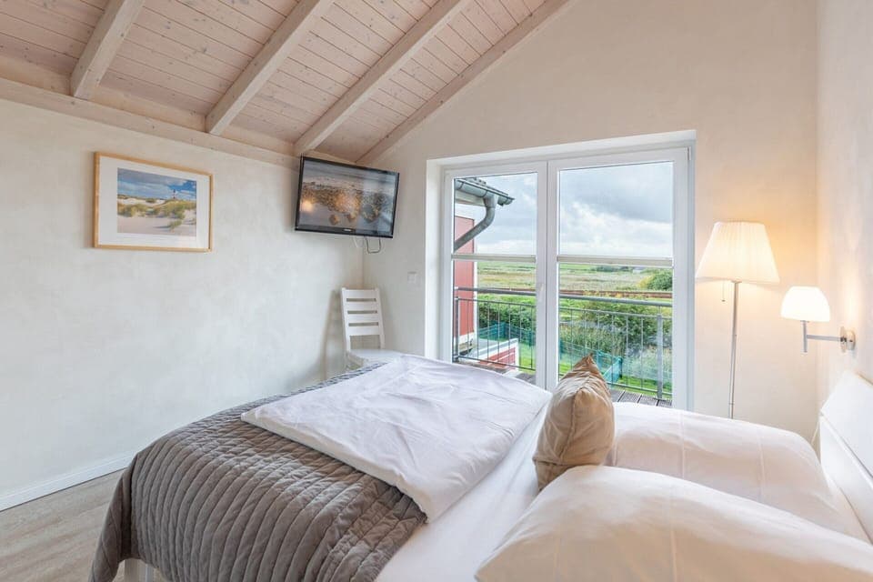 House | 3 bedrooms, individually furnished, iron/ironing board