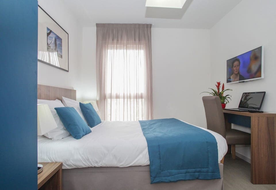 Desk, soundproofing, iron/ironing board, free WiFi