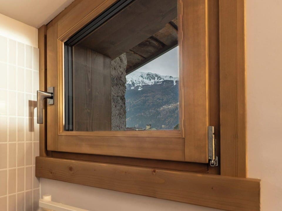 Wood, Brown, Hardwood, Wood Stain, Plywood, Glass, Varnish, Plank, Natural Material, Daylighting