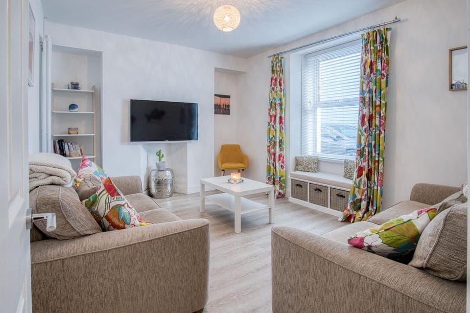 Taliesin - 5 Bedroom Holiday Home - Tenby (27050)