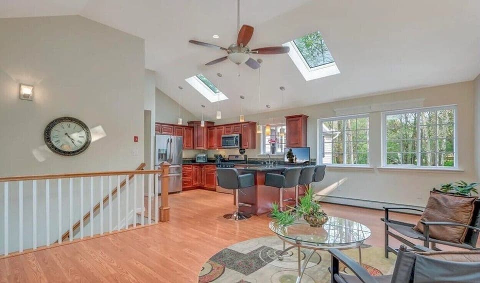 Kitchen and Peninsula