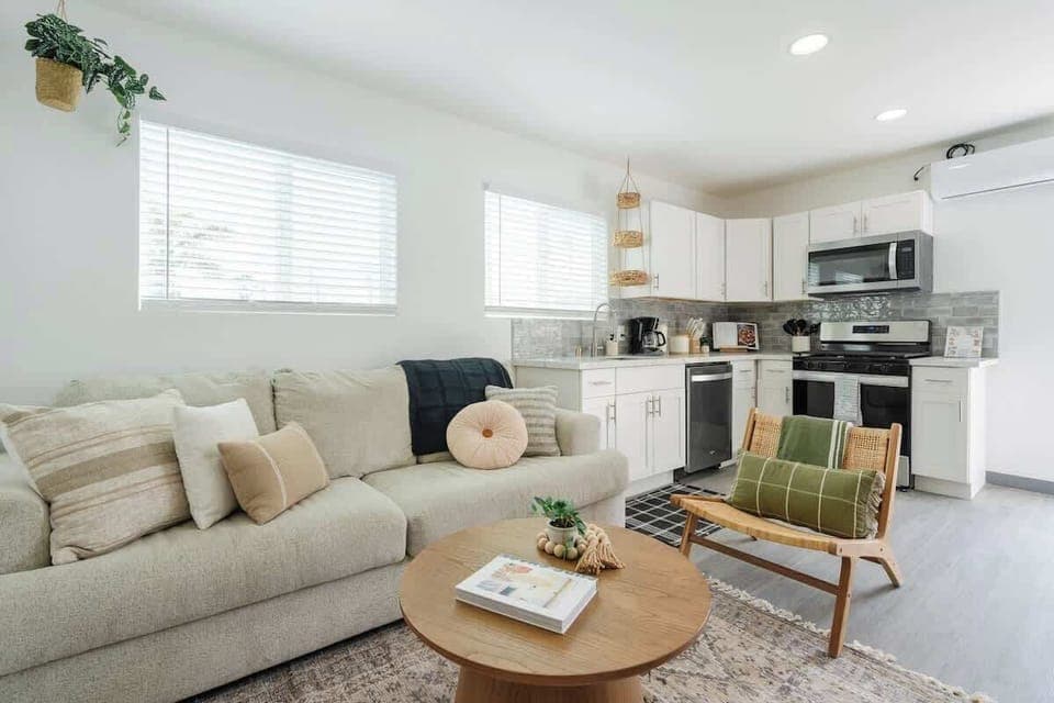 This free-flowing, open design gives you plenty of space to relax and unwind