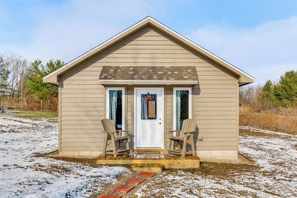 Delphi Vacation Rental | Studio | 1BA | 3 Steps Required | 280 Sq Ft