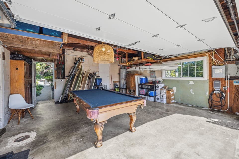 Garage / Pool Table