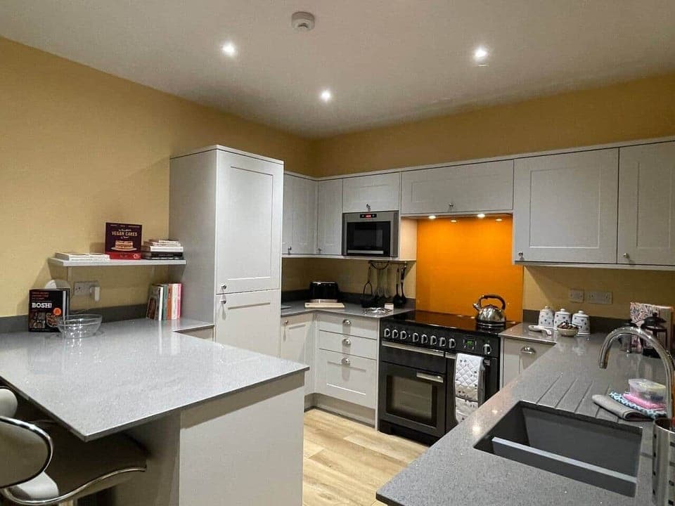 Kitchen Breakfast Bar