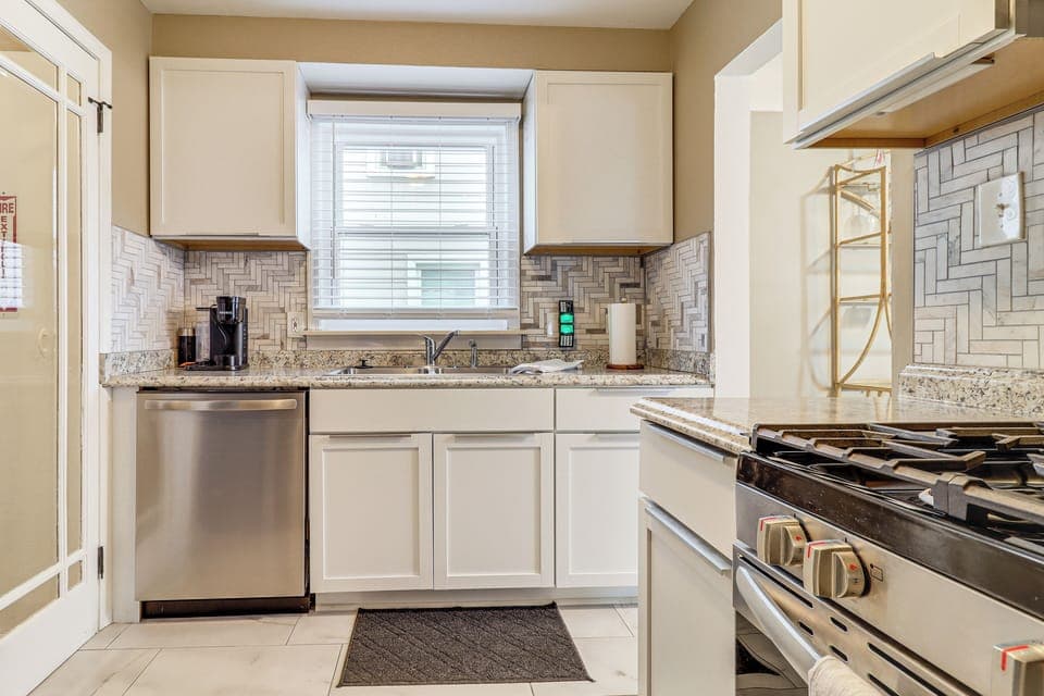 Property Interior | Central A/C & Heating | Free WiFi