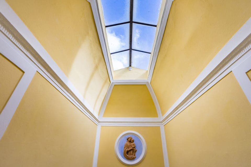 4 bedrooms, desk, iron/ironing board, bed sheets