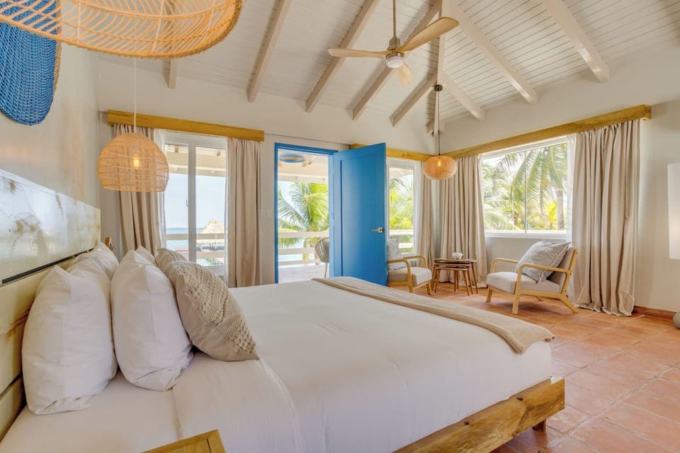 Premium Seaview Suite | Premium bedding, in-room safe, desk, laptop workspace