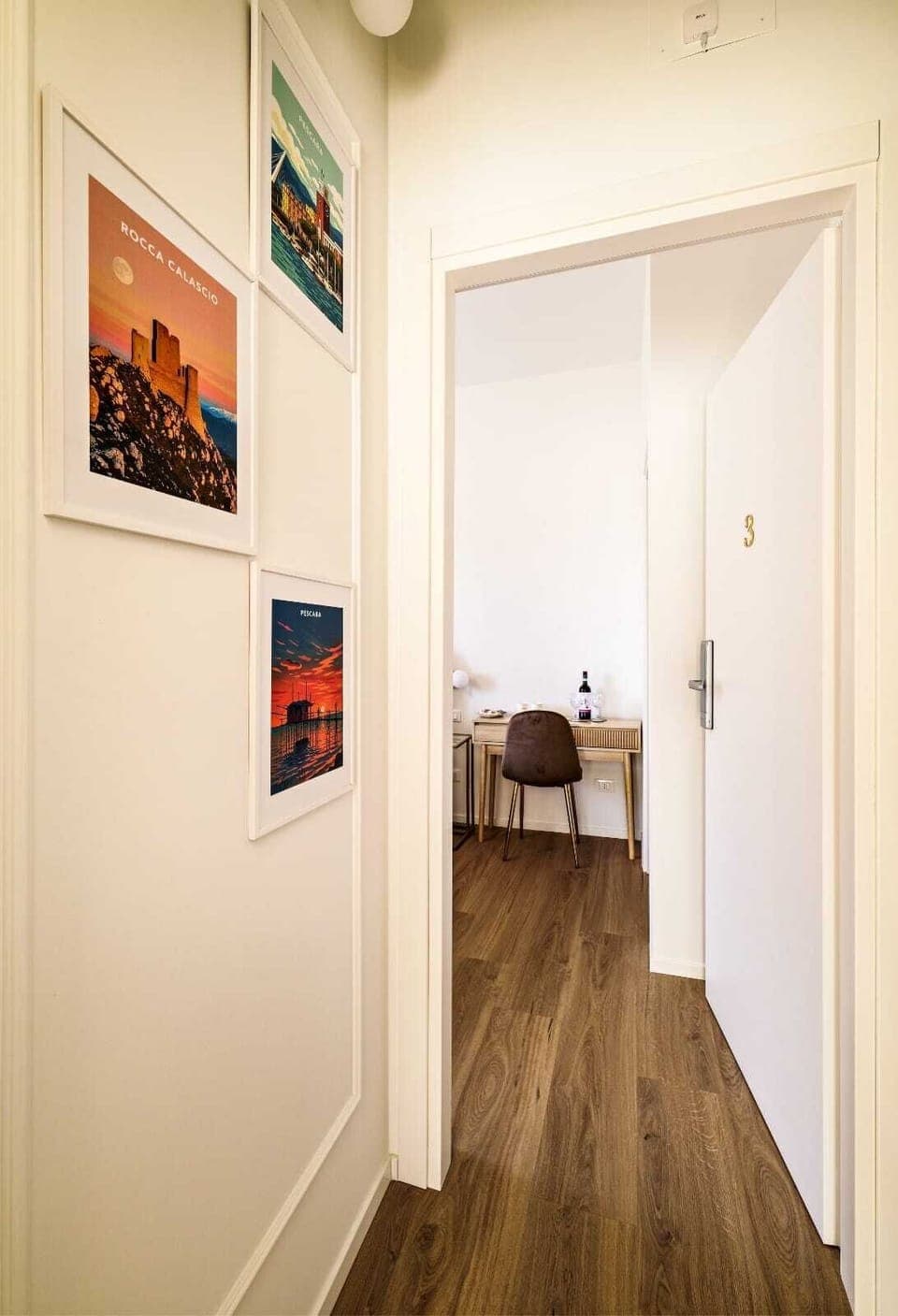 Deluxe Double Room, Balcony, City View | Interior