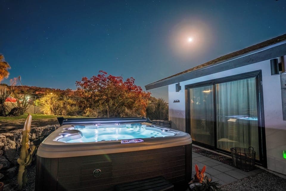 Hot tub under the stars!