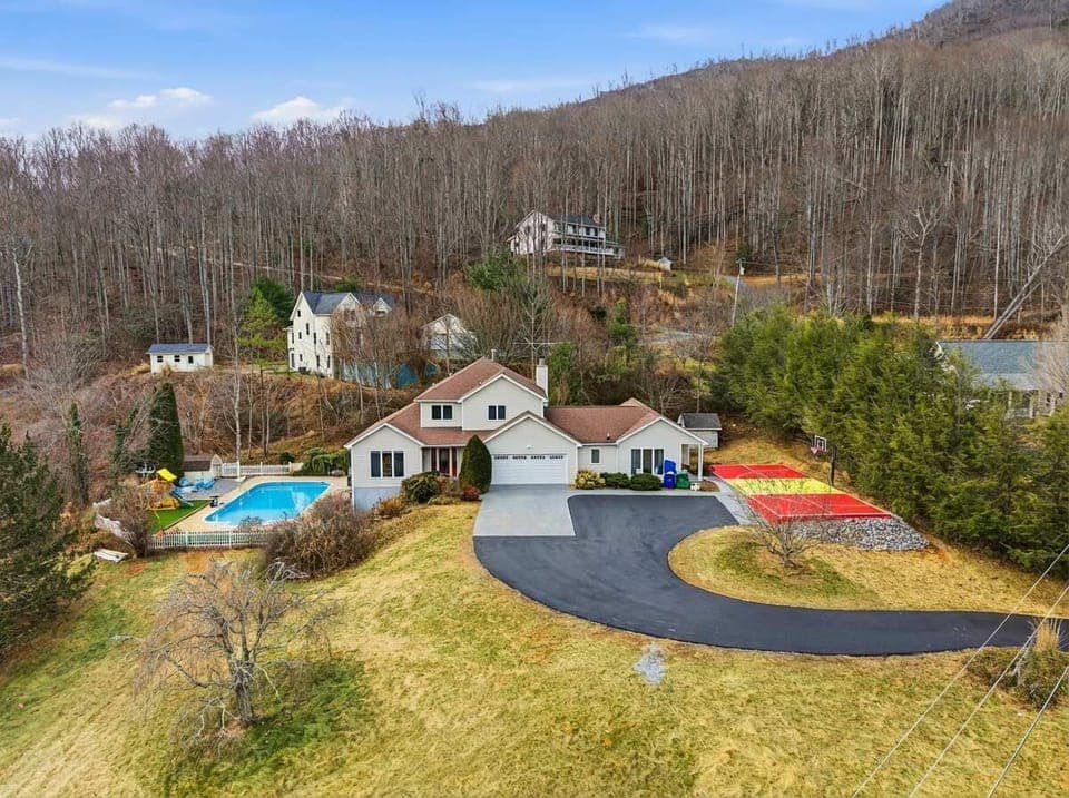 Get the full picture—literally! From above, our house looks even more like the perfect getaway you’ve been dreaming of.