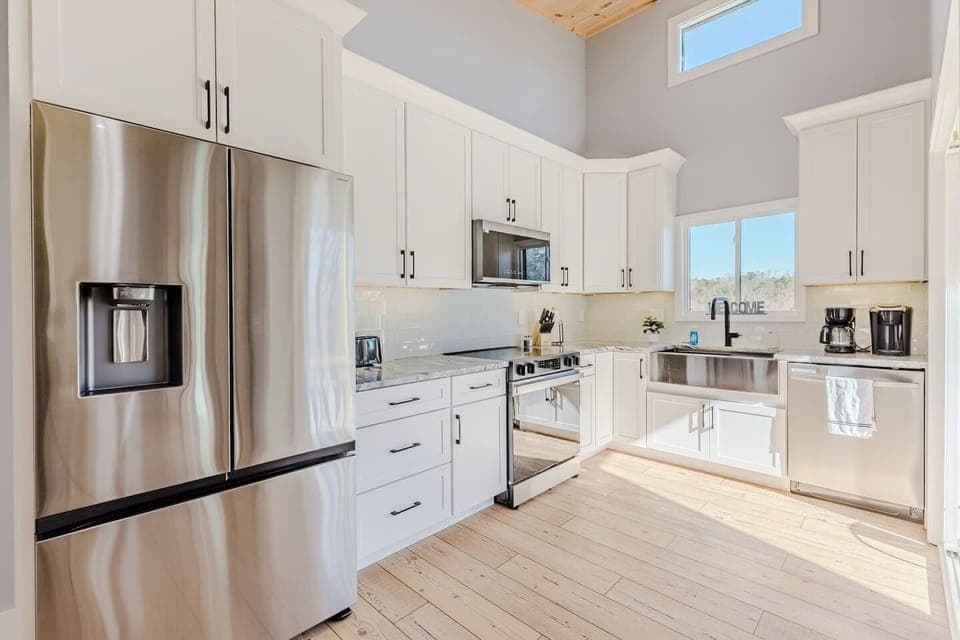 Fully stocked kitchen equipped to prep meals