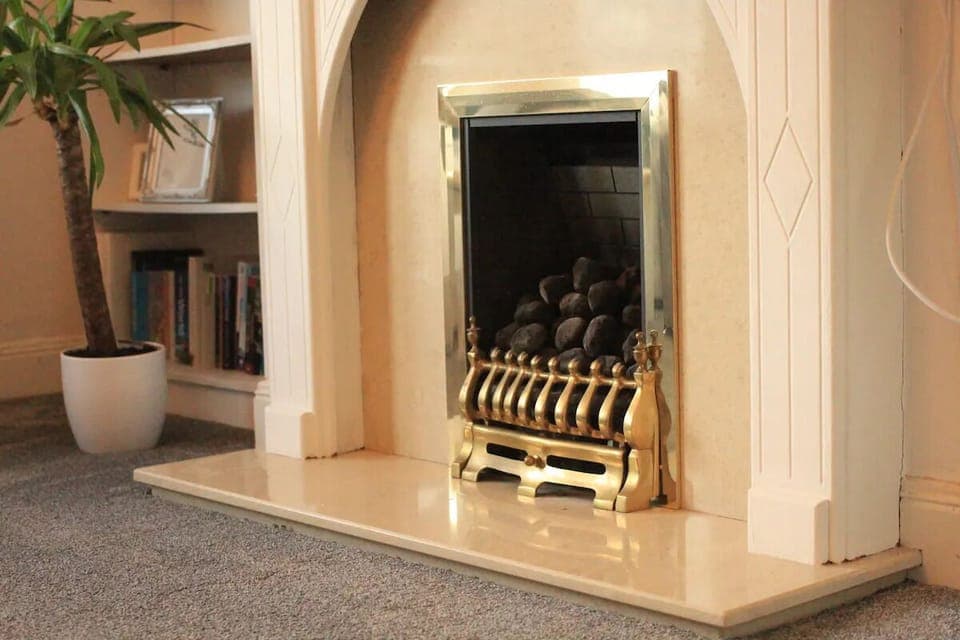 Amazing 2-Bed Home w Private Garden Free Parking (13)