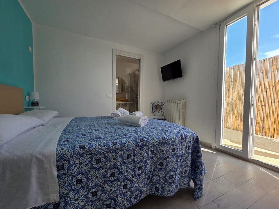 Classic Room, Balcony, Sea View | Free WiFi, bed sheets