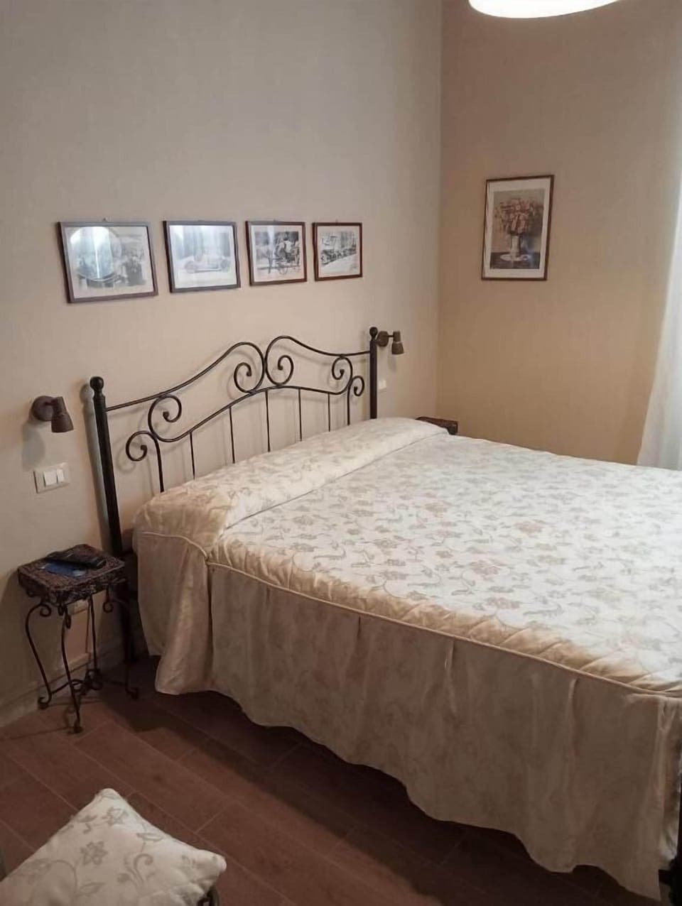 Standard Double Room, 1 Double Bed | In-room safe, desk, laptop workspace, free WiFi