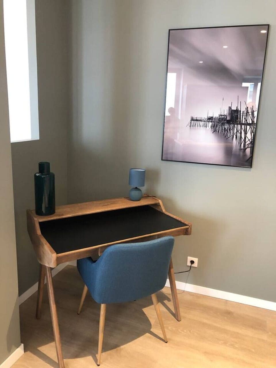 Coin bureau dans l`entrée