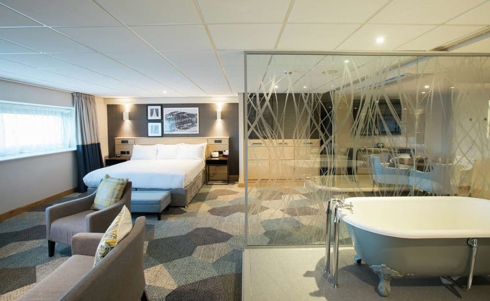 Suite (Water) | In-room safe, free cribs/infant beds, free WiFi, bed sheets