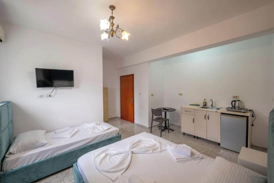 Basic Triple Room | Free WiFi, bed sheets