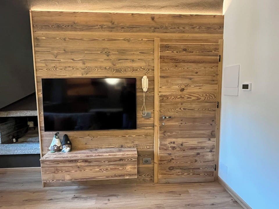 Wood, Flooring, Floor, Interior Design, Wood Flooring, Hardwood, Furniture, Wood Stain, Room, Plank