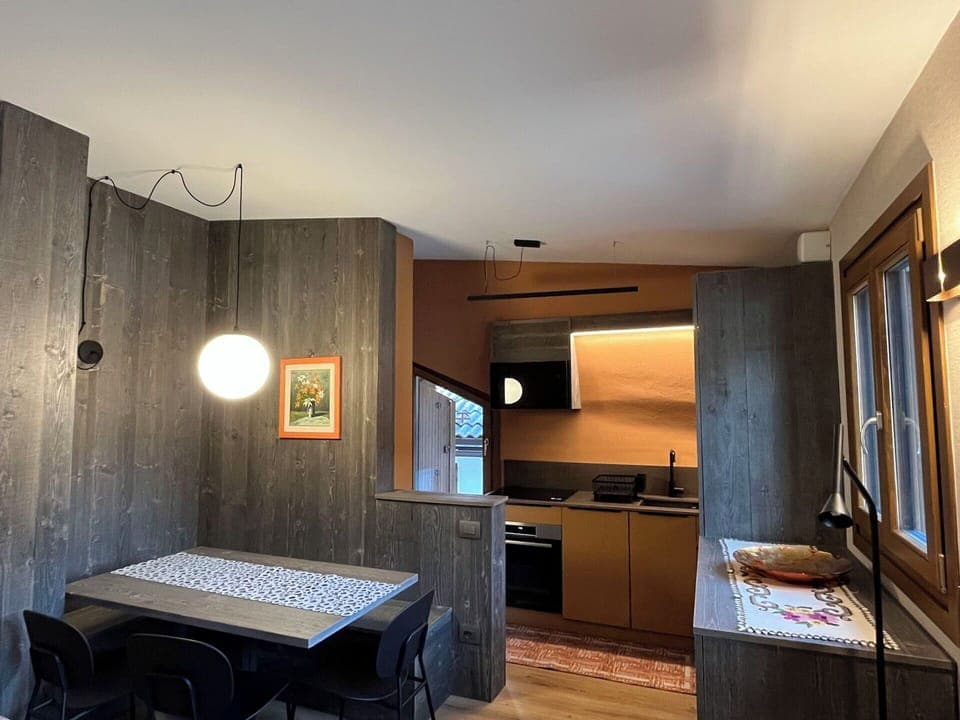 Wall, Interior Design, Furniture, Flooring, Wood, Countertop, Ceiling, Floor, Light Fixture, Kitchen