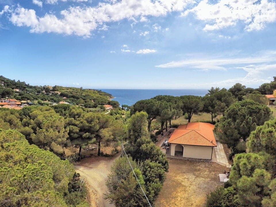 Water, Body Of Water, Coast, Coastal And Oceanic Landforms, Sea, Residential Area, Landscape, Ocean, Headland