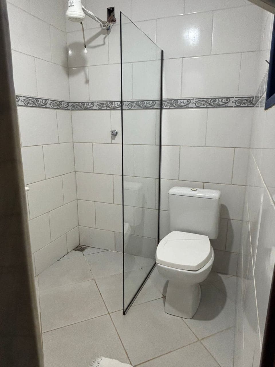 Classic Double or Twin Room | Bathroom | Shower, towels, soap, shampoo