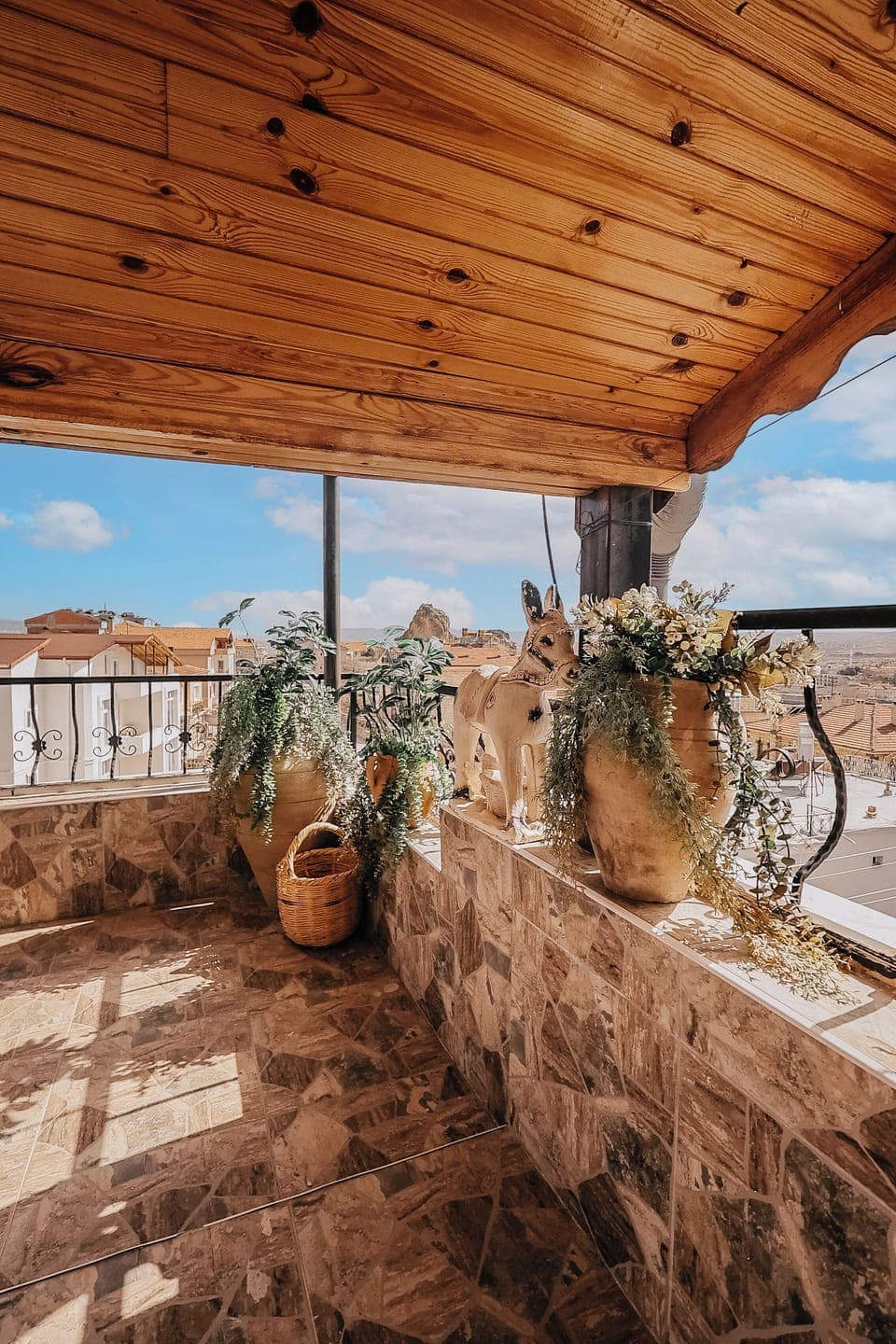 Deluxe Condo, City View | Interior