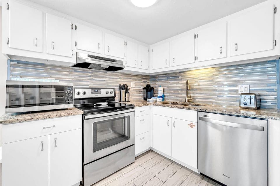 Condo, Multiple Beds (Pinnacle Port A-121- Shore Beats Work) | Private kitchen
