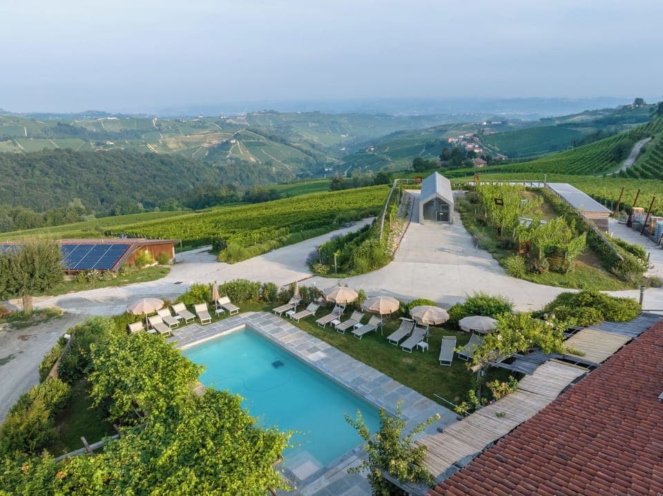 Seasonal outdoor pool, pool umbrellas, sun loungers